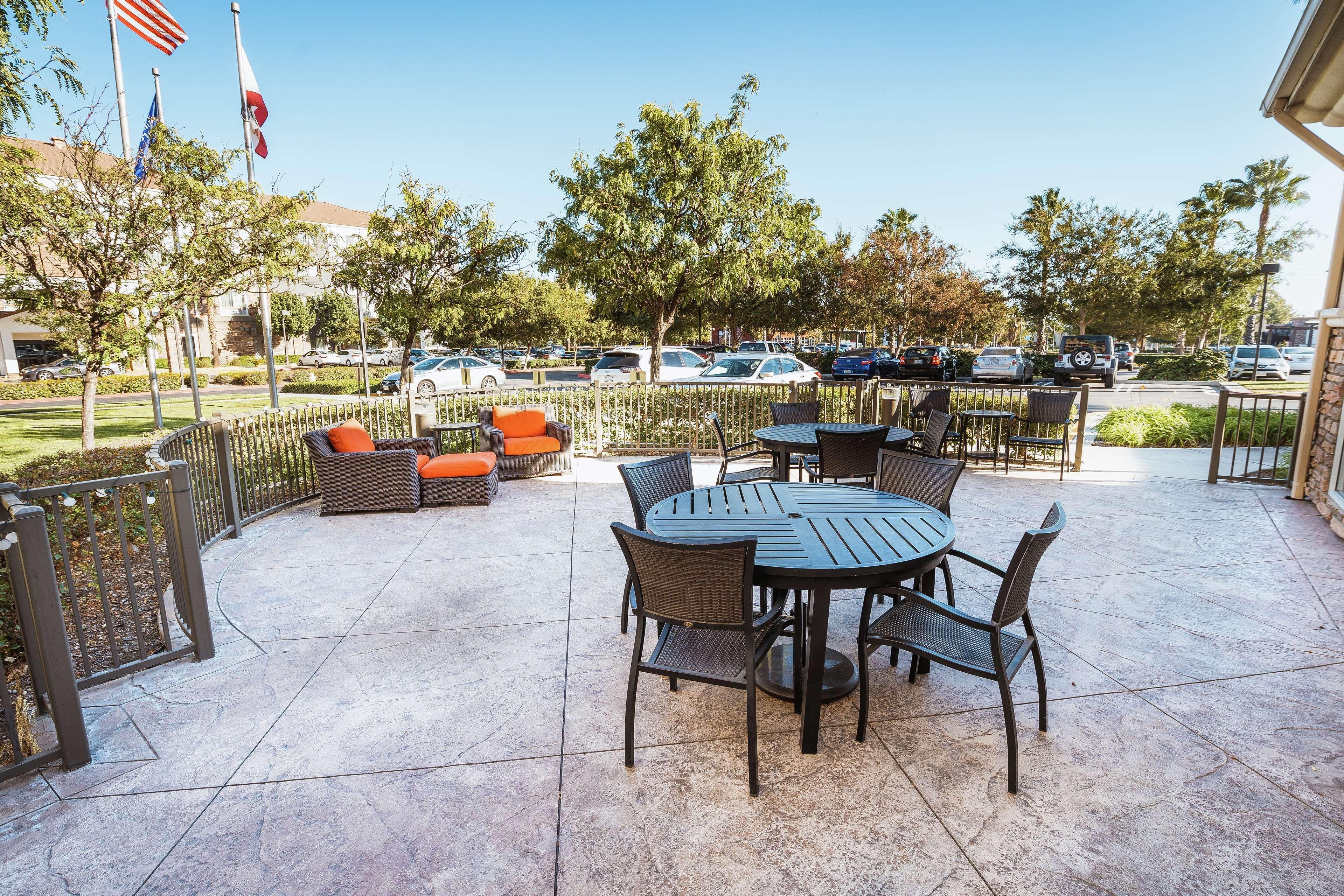 Hilton Garden Inn Ontario Rancho Cucamonga Esterno foto