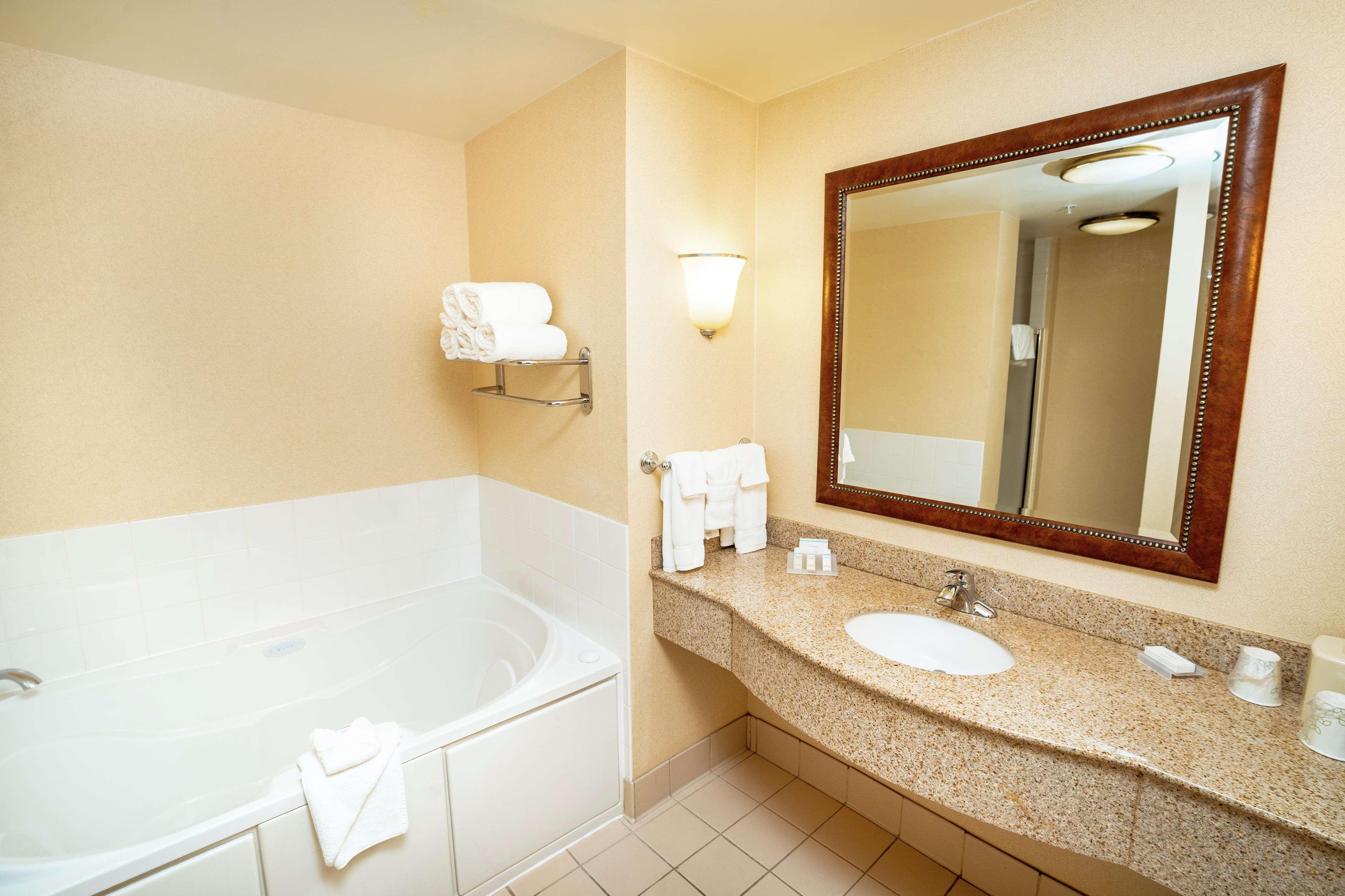 Hilton Garden Inn Ontario Rancho Cucamonga Esterno foto